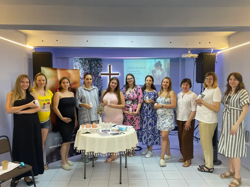 Expectant mothers stand together for a photo at the “Emotional Health During Pregnancy” meeting at Life Center Kyiv.